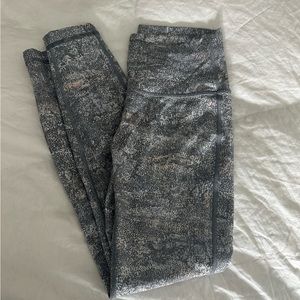 Lululemon Size 6 - Wunder Under Leggings